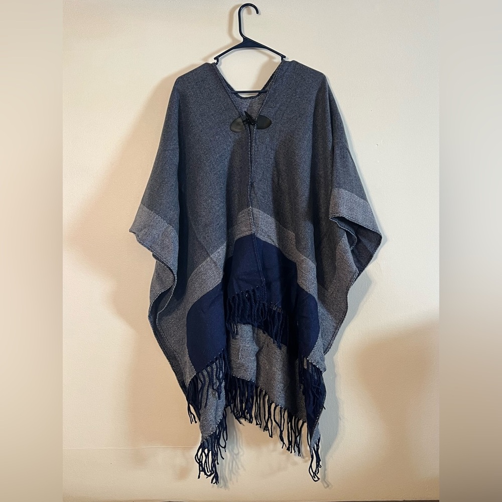 Women’s Fringe Hem Shawl/Poncho - One size S/M/L -Blue/Navy-Black Closure Detail